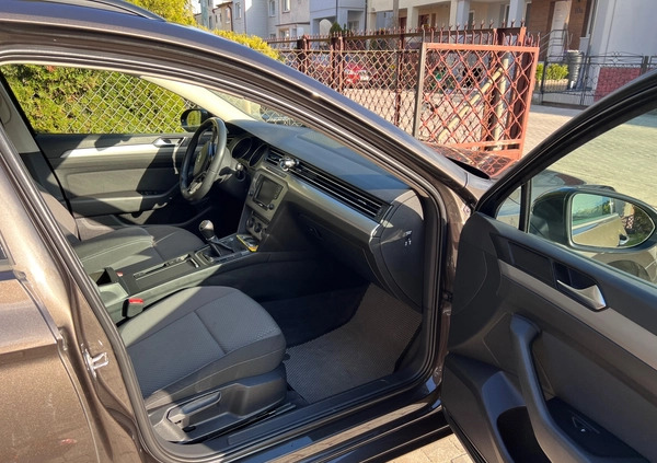 Volkswagen Passat cena 39999 przebieg: 320000, rok produkcji 2015 z Wejherowo małe 301